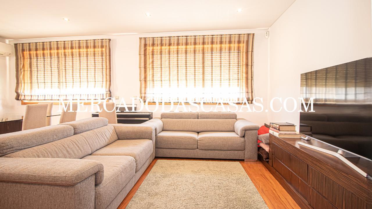 EXCLUSIVO 
 Apartamento T3 último andar, com...