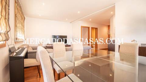 EXCLUSIVO 
 Apartamento T3 último andar, com...