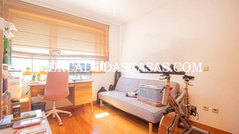 EXCLUSIVO 
 Apartamento T3 último andar, com...