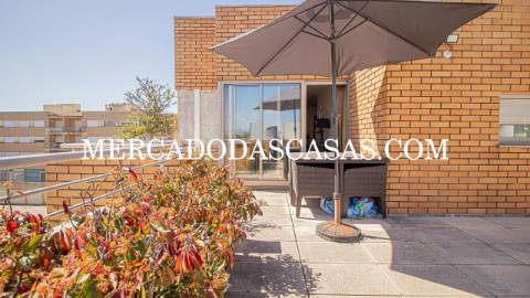 EXCLUSIVO 
 Apartamento T3 último andar, com...