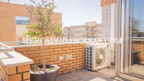 EXCLUSIVO 
 Apartamento T3 último andar, com...