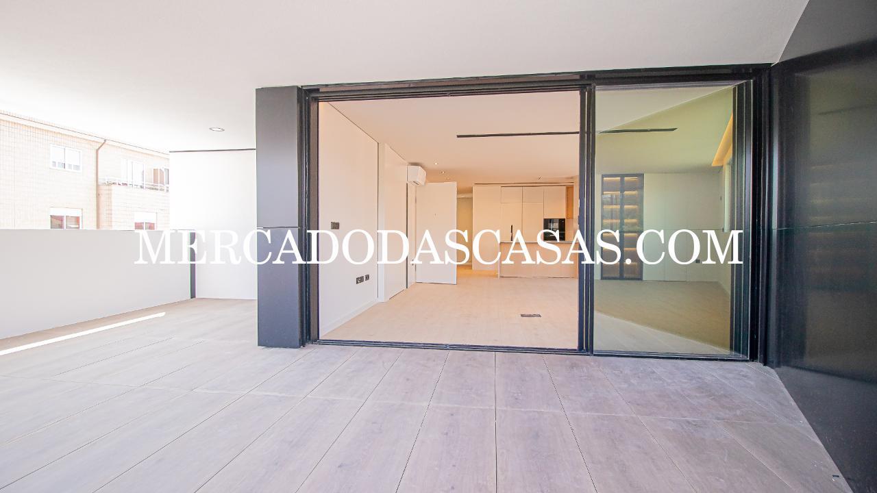 Apartamento T4, grandes áreas e excelência...