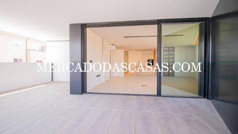 Apartamento T4, grandes áreas e excelência...