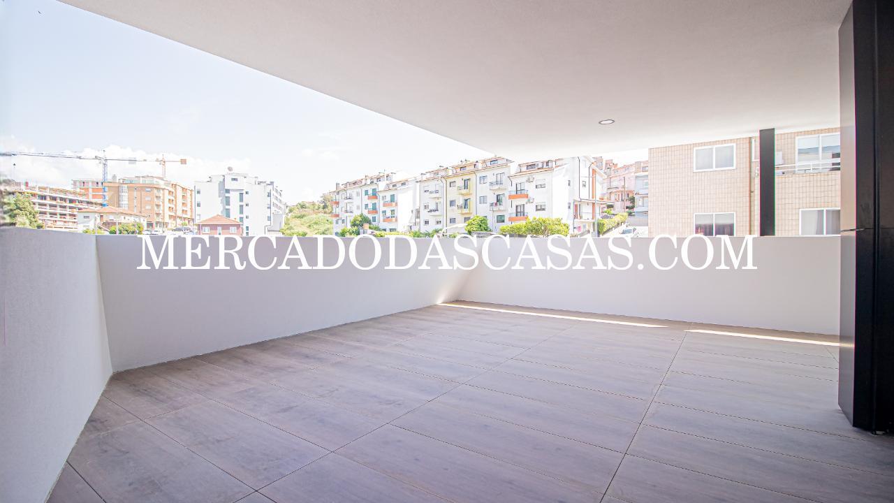 Apartamento T4, grandes áreas e excelência...