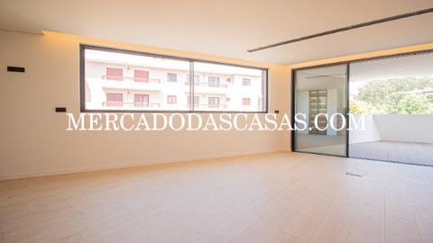 Apartamento T4, grandes áreas e excelência...