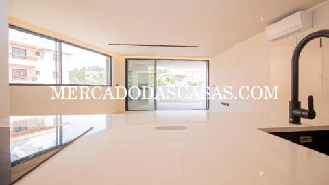 Apartamento T4, grandes áreas e excelência...
