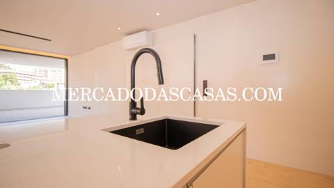Apartamento T4, grandes áreas e excelência...