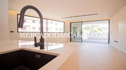 Apartamento T4, grandes áreas e excelência...