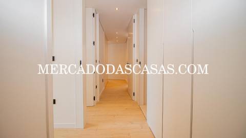 Apartamento T4, grandes áreas e excelência...