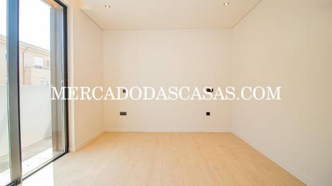 Apartamento T4, grandes áreas e excelência...