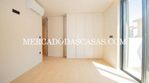 Apartamento T4, grandes áreas e excelência...