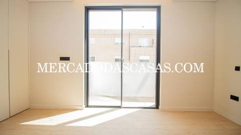 Apartamento T4, grandes áreas e excelência...