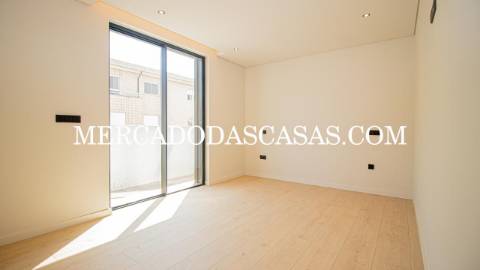 Apartamento T4, grandes áreas e excelência...