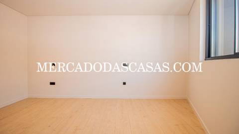 Apartamento T4, grandes áreas e excelência...