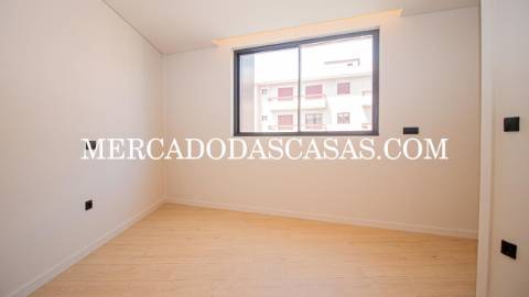 Apartamento T4, grandes áreas e excelência...