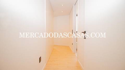 Apartamento T4, grandes áreas e excelência...