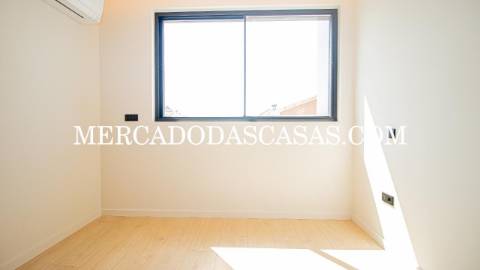 Apartamento T4, grandes áreas e excelência...