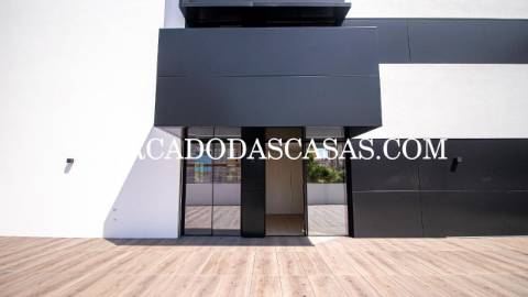 Apartamento T2, 2 lugares de garagem, arrumos...