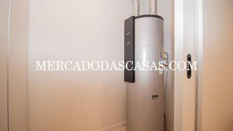 Apartamento T2, 2 lugares de garagem, arrumos...