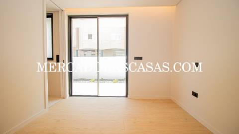 Apartamento T2, 2 lugares de garagem, arrumos...