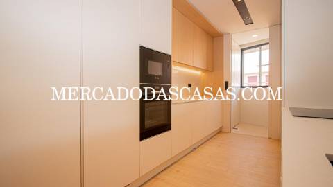 Apartamento T3, último andar com Varandas,...