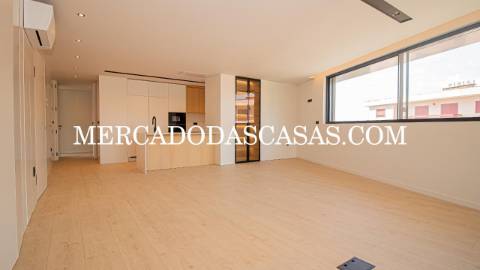 Apartamento T3, último andar com Varandas,...