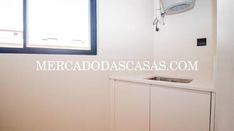 Apartamento T3, último andar com Varandas,...