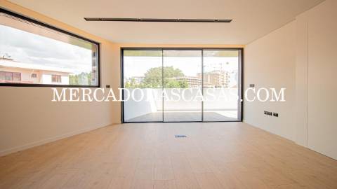 Apartamento T3, último andar com Varandas,...