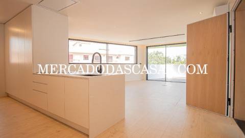 Apartamento T3, último andar com Varandas,...