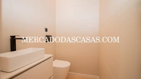 Apartamento T3, último andar com Varandas,...