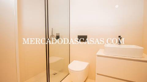 Apartamento T3, último andar com Varandas,...