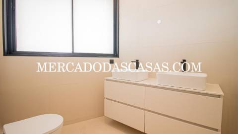 Apartamento T3, último andar com Varandas,...