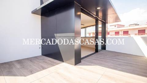 Apartamento T3, último andar com Varandas,...