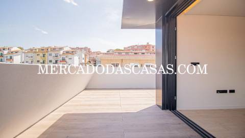 Apartamento T3, último andar com Varandas,...