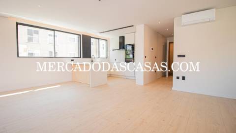 Apartamento T1, grandes áreas com amplo terraço...