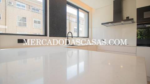 Apartamento T1, grandes áreas com amplo terraço...