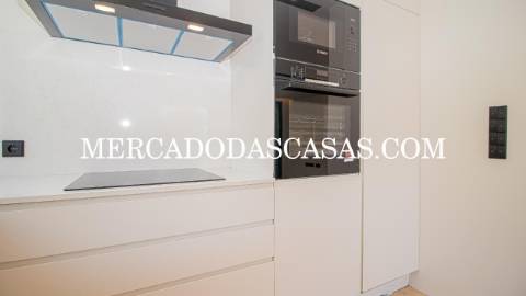 Apartamento T1, grandes áreas com amplo terraço...