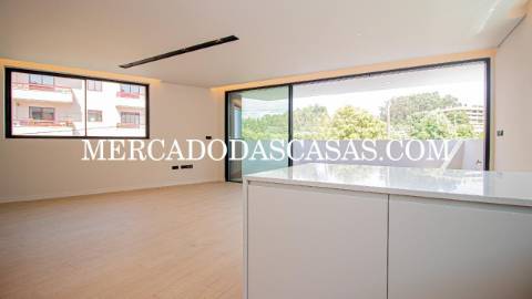 Apartamento T1, grandes áreas com amplo terraço...