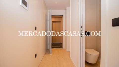 Apartamento T1, grandes áreas com amplo terraço...