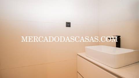 Apartamento T1, grandes áreas com amplo terraço...