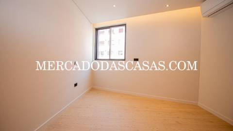 Apartamento T1, grandes áreas com amplo terraço...