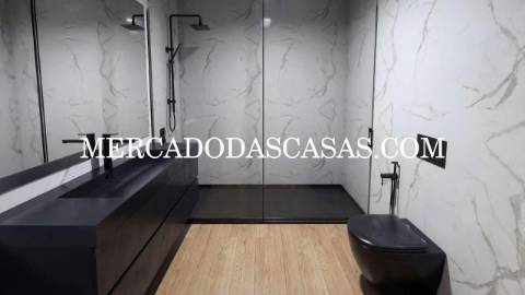 Apartamento T1, 1º Andar
 Condomínio fechado,...