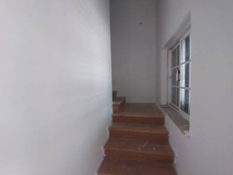 Moradia T5 em Remodelação em Albarraque