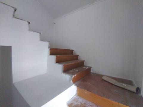 Moradia T5 em Remodelação em Albarraque