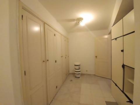 Moradia T5 em Remodelação em Albarraque