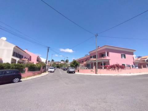 Moradia T5 em Remodelação em Albarraque