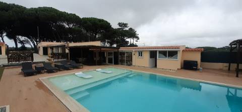 Quinta com moradia T3 e com piscina na Terrugem