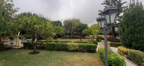 Quinta com moradia T3 e com piscina na Terrugem