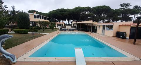 Quinta com moradia T3 e com piscina na Terrugem