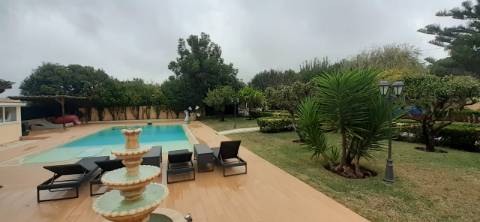 Quinta com moradia T3 e com piscina na Terrugem